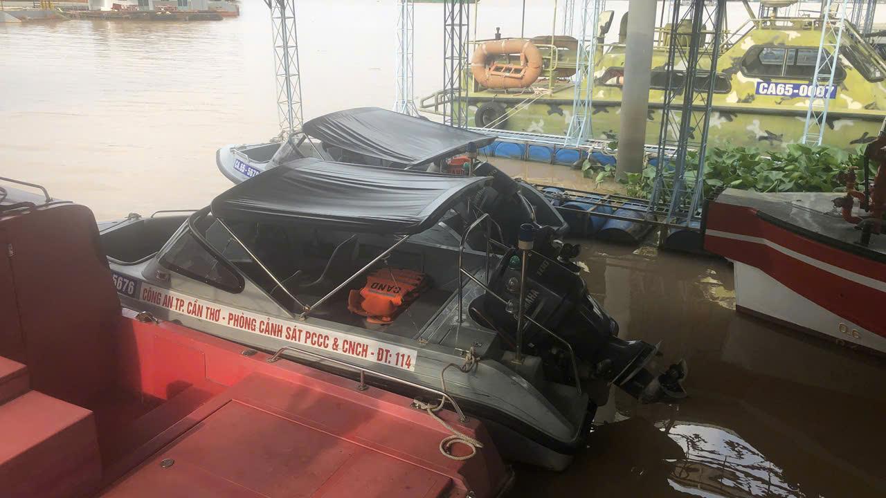 Cung cấp dịch vụ sửa chữa cano cho Công An TP Cần Thơ, phòng cảnh sát PCCC & CNCH