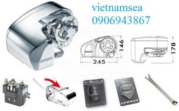 LEWMAR PRO-Series horizontal windlass made of mirror-polished 316 stainless steel