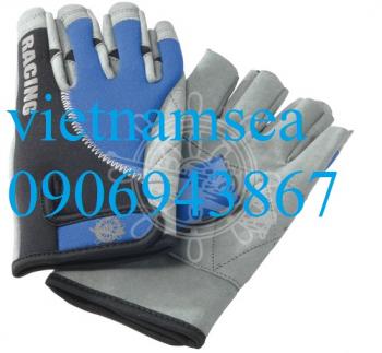 Special sailing gloves .